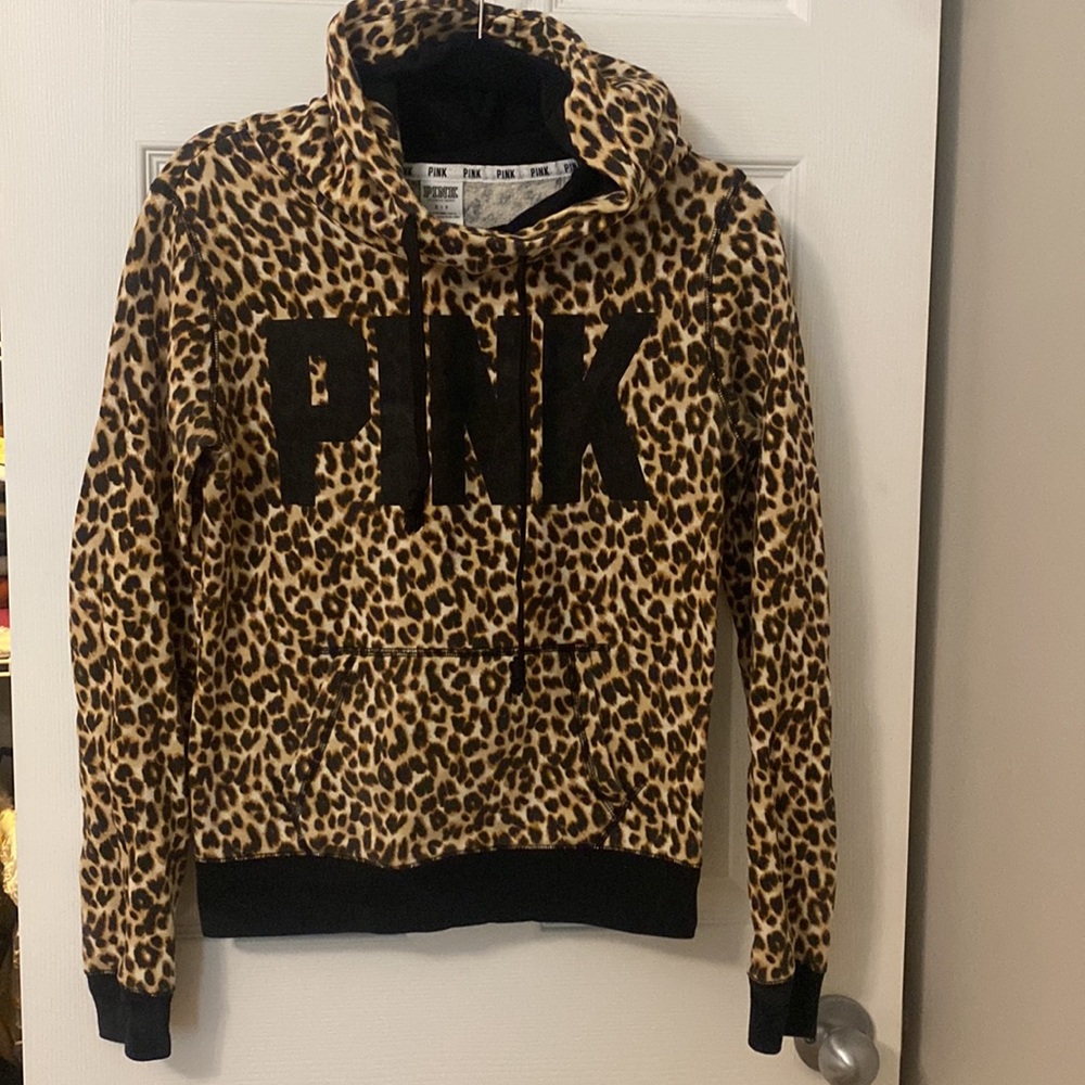✨ Rare Victoria’s Secret PINK Leopard Print Hoodie ✨🐆
